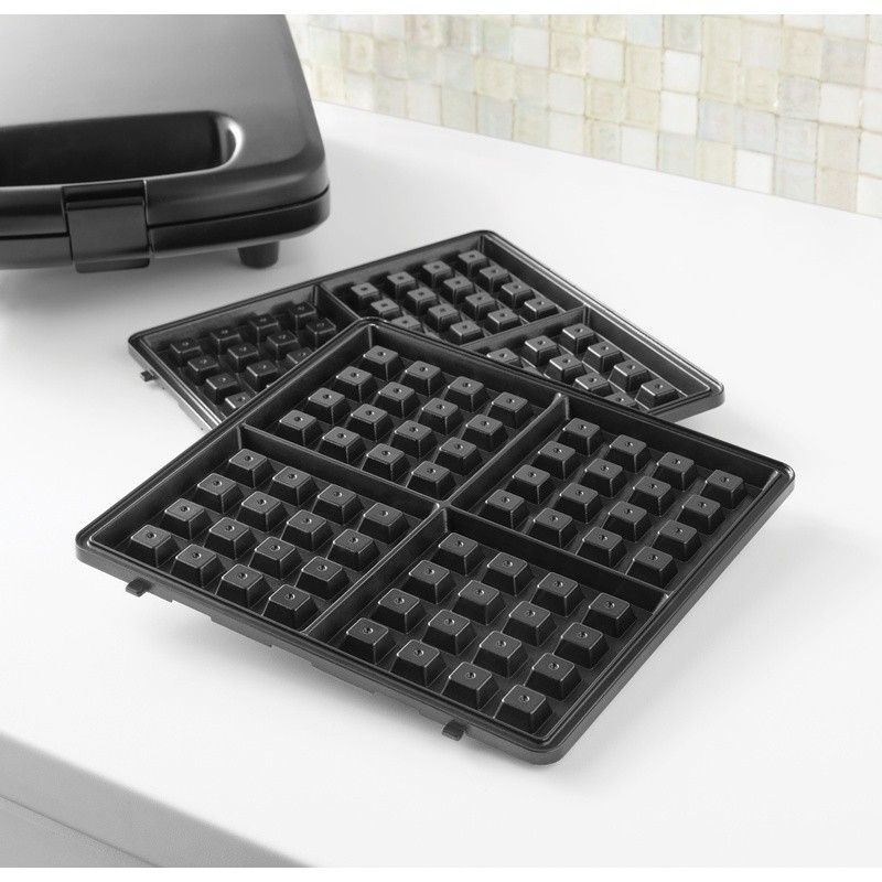 4 Slice Non-Stick Waffle Maker Removable Plates Space Saving Upright Storage New