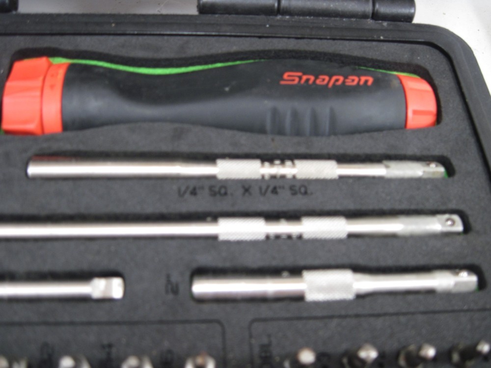 Snap On Red Soft Grip Master Ratcheting Screwdriver Set W/Case & Bits MINT