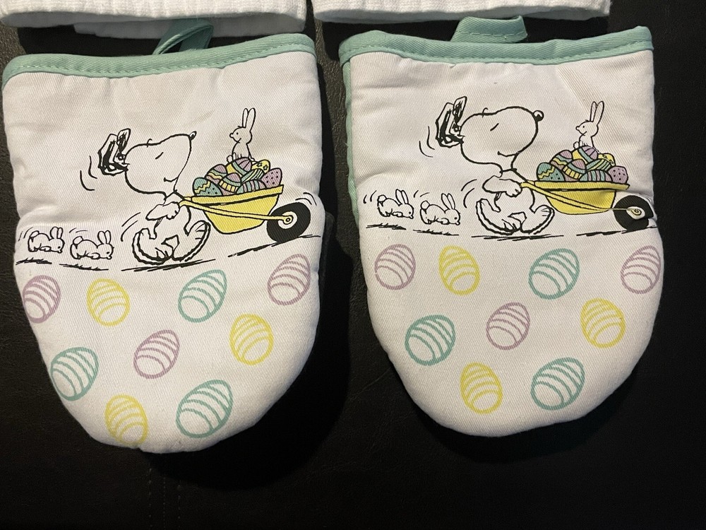 Snoopy Peanuts Easter Eggs Kitchen Towels & Mini Mitts Lot