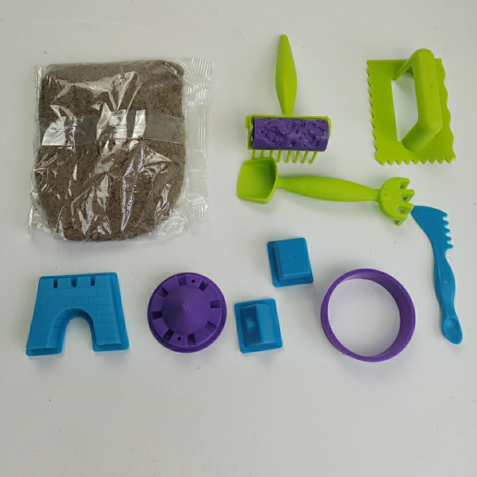 SPIN MASTER Kinetic Sand Beach Day Fun Playset w/ Castle Molds & Tools Age 3+
