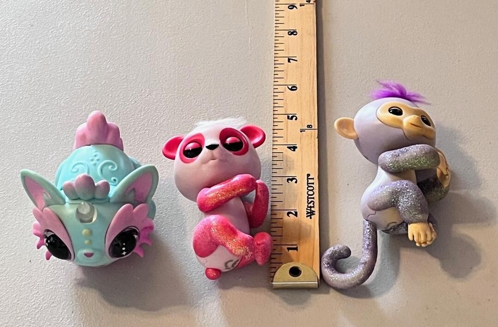 2 WowWee Fingerlings Interactive Collectibles & 1 Pixie Belle Needs Battery Cute
