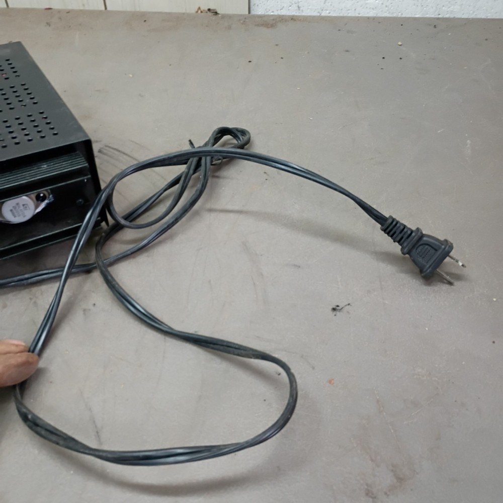 Pyramid PS3KX 2.5 Amp Constant Heavy Duty Regulated AC/DC Power Supply