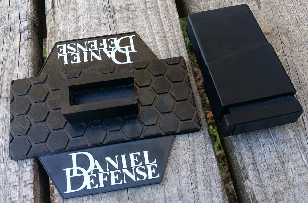 Sporting Rifle Display / Table Stand Daniel Defense