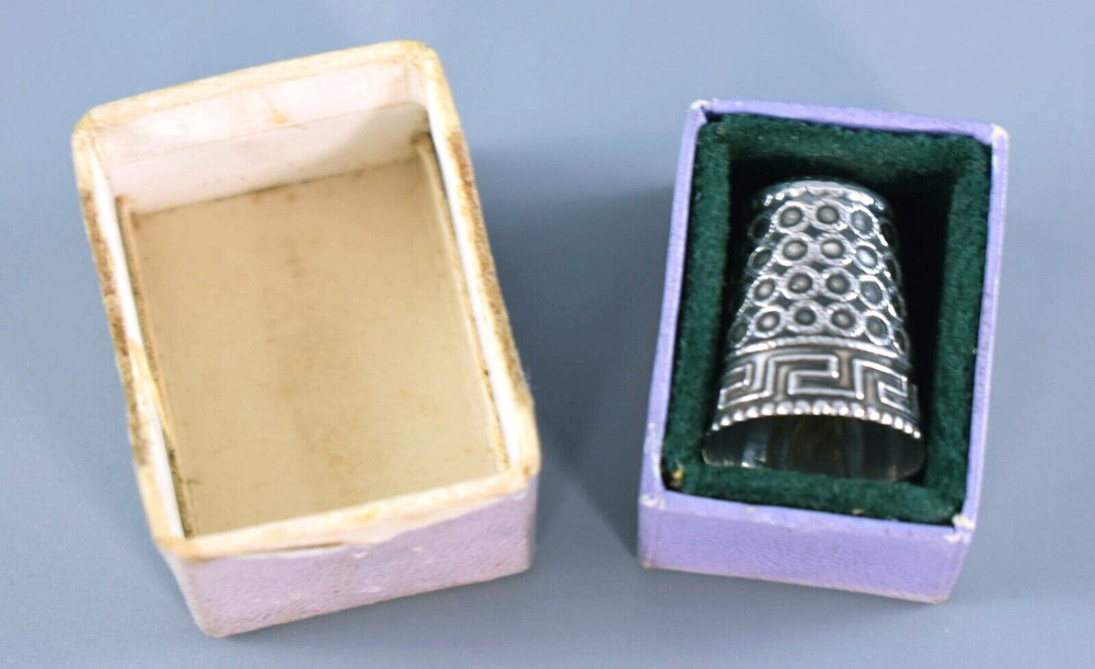 ANTIQUE SILVER .935 THIMBLE in BOX c1920