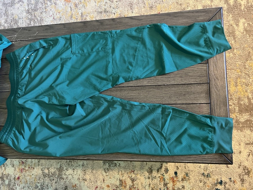 Women’s Barco One Scrub Set Hunter Green Medium Petite