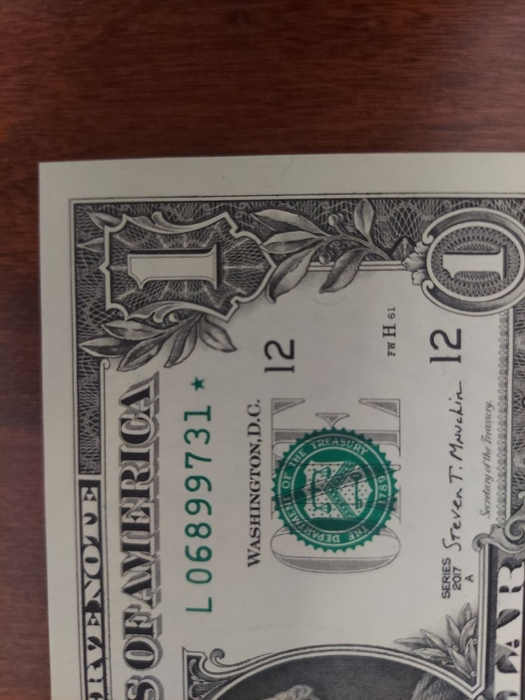 **Uncirculated 2017 *Rare *Error* Solid Starnote .(1dollar) 1 Solid /1 Hollow**