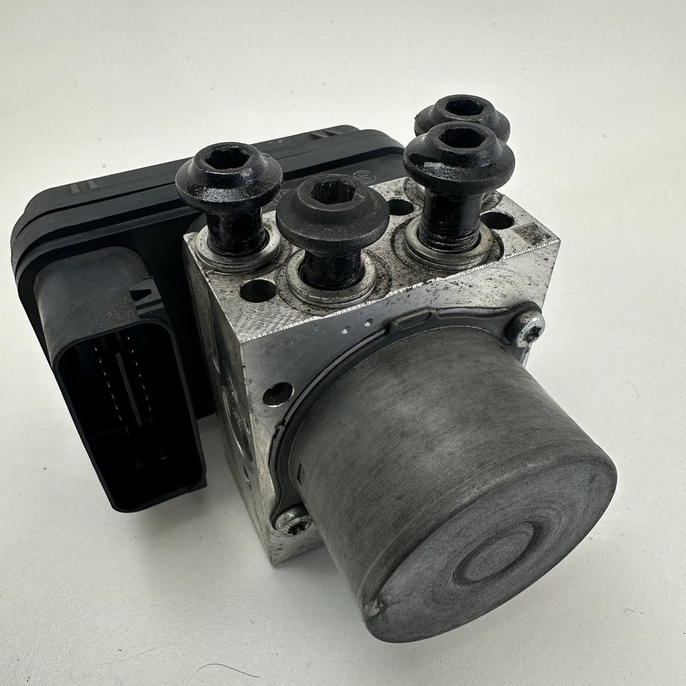 Yamaha XSR700 2016 ABS pump block modulator B34-85930-08