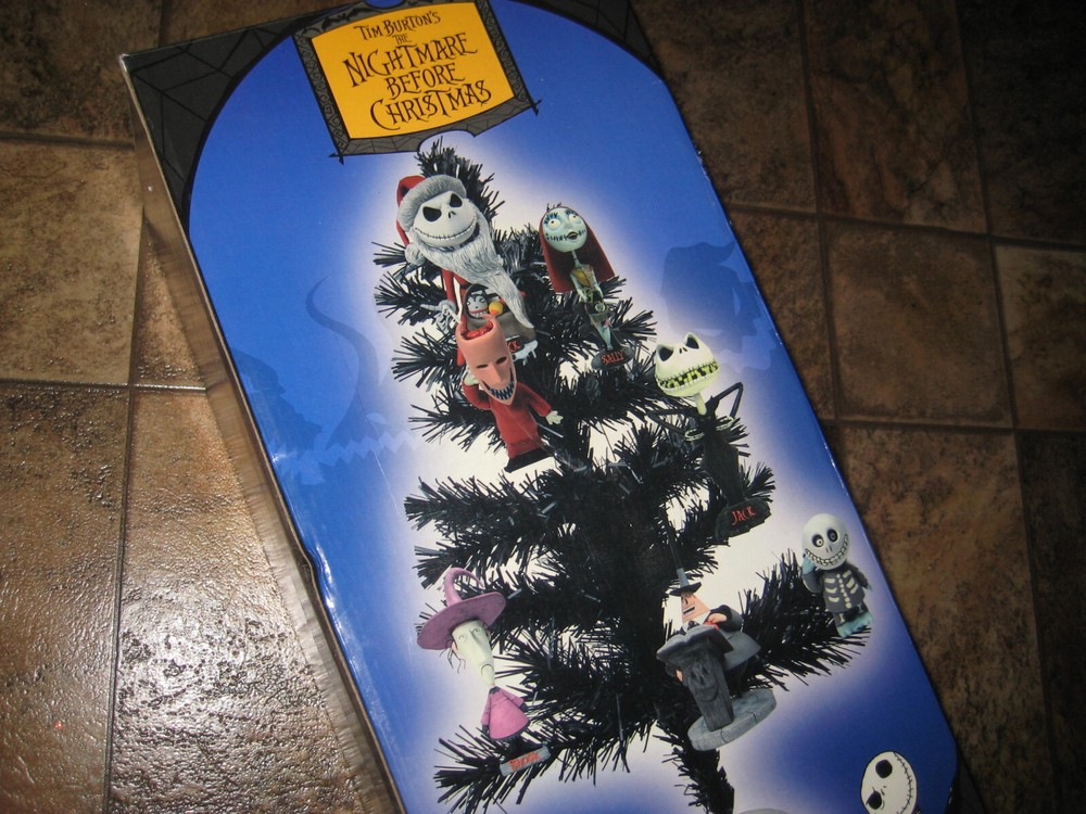 NIGHTMARE BEFORE CHRISTMAS TREE SET W/ BOBBLEHEADS