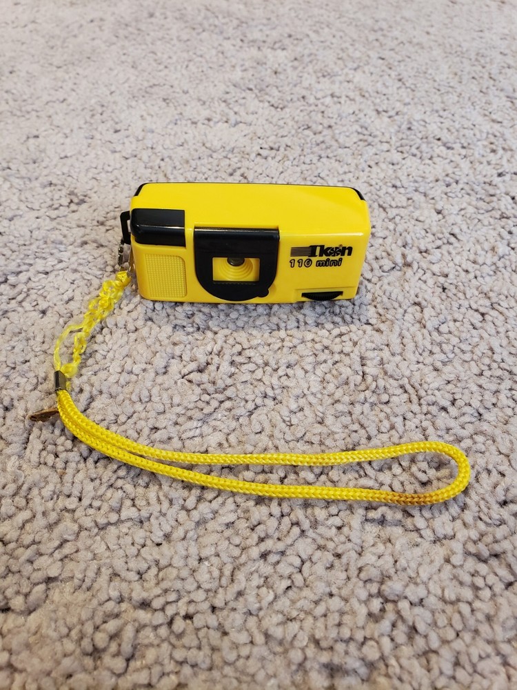 Vintage 90s Ikon 110 Mini Camera Keychain - Yellow [Untested]