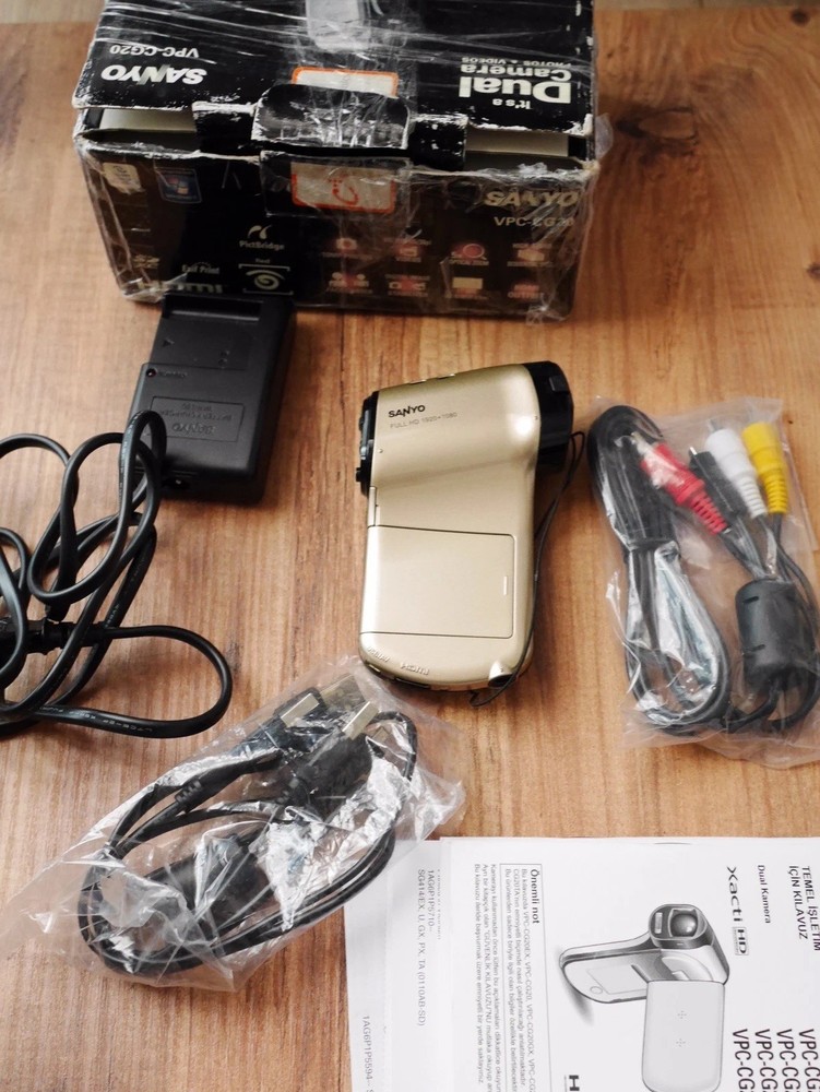Sanyo VPC-CG20 High Definition Flash Media Camcorder