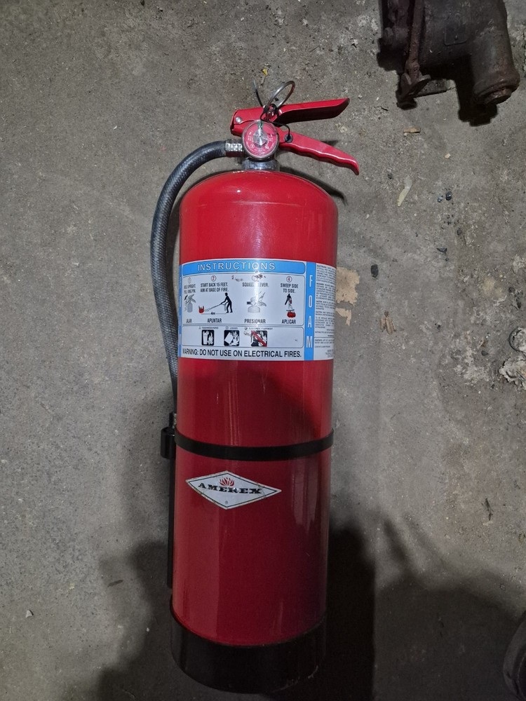 Amerex 2.5 Gallon FOAM Refillable Fire Extinguisher Class 2-A Model 252 Red VERS
