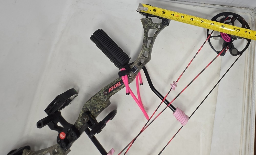 Bear Archery Compound Bow Package - Hard Case Arrows Accessories EUC Bundle