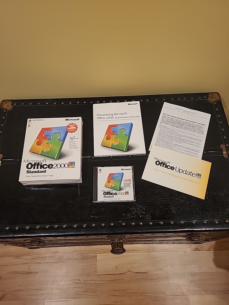 Microsoft Office 2000 Standard (Academic) X03-7979  preowned