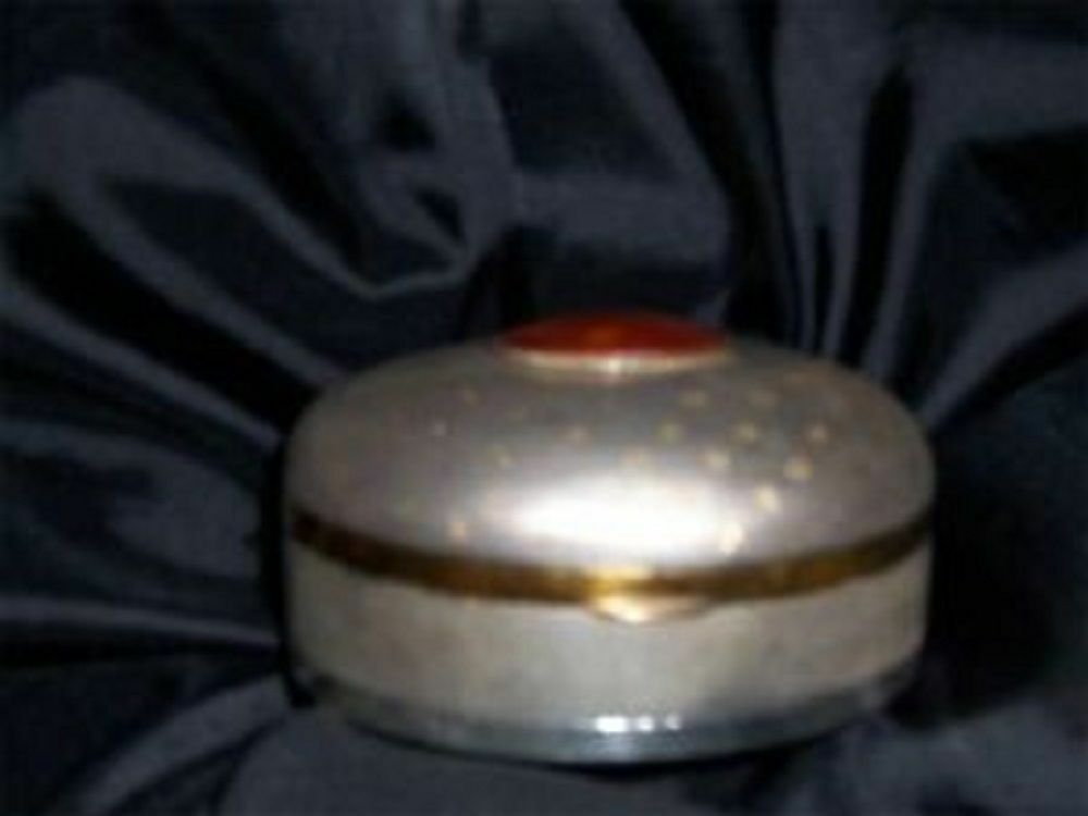 GORGEOUS OVAL EAST iNDIAN SOLID SILVER HINGED BOX GILT ACCENT ENAMEL MEDALLION