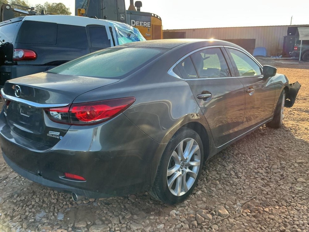 6 2017 Glove Box 4941200