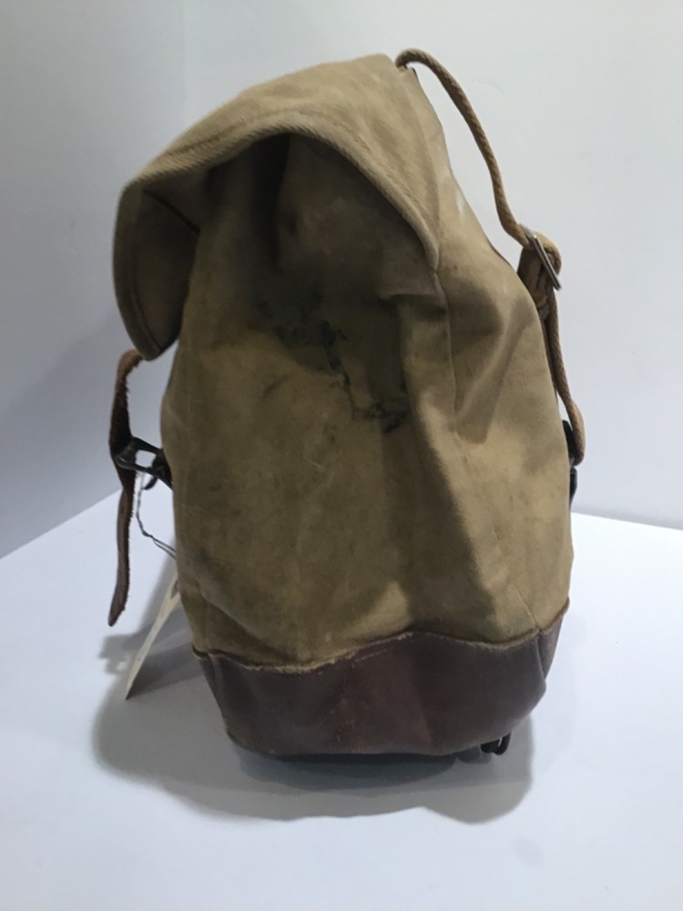 Private Purchase US Musette Bag w/ Leather Bottom