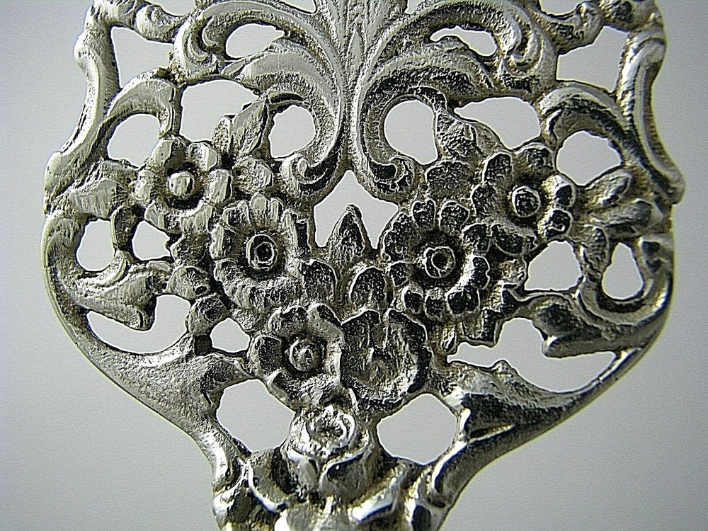 SILVER PIE SERVER CAKE SERVER 800 Silver Floral Pattern Hazorfim Israel ca1960s