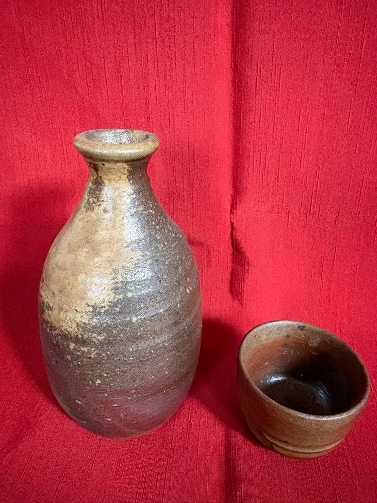 Bizen ware sake bottle set