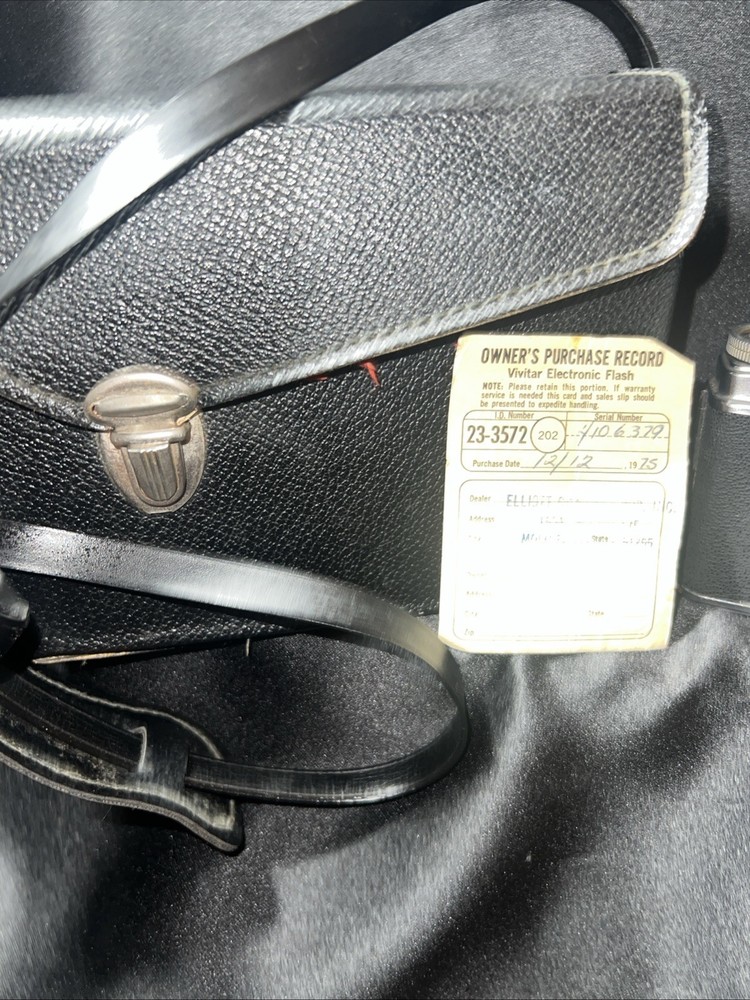 Vintage Vivitar Automatic Electronic Flash Camera Model 202