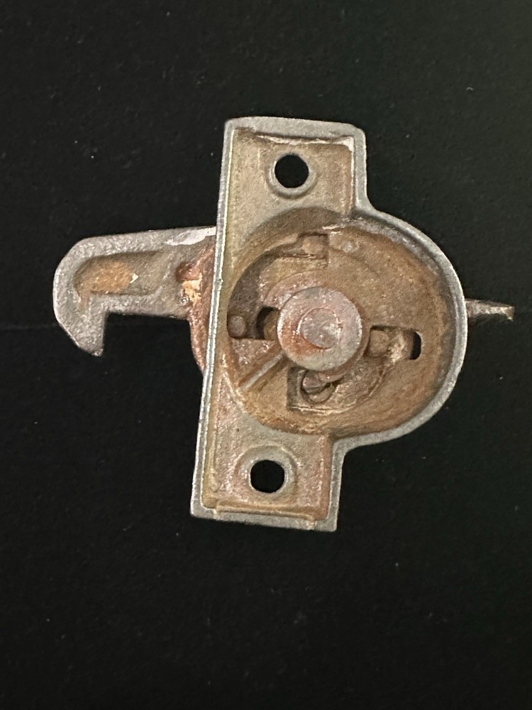 ANTIQUE CAST IRON VICTORIAN EAGLE CLAW WINDOW LATCH SASH LOCK PART