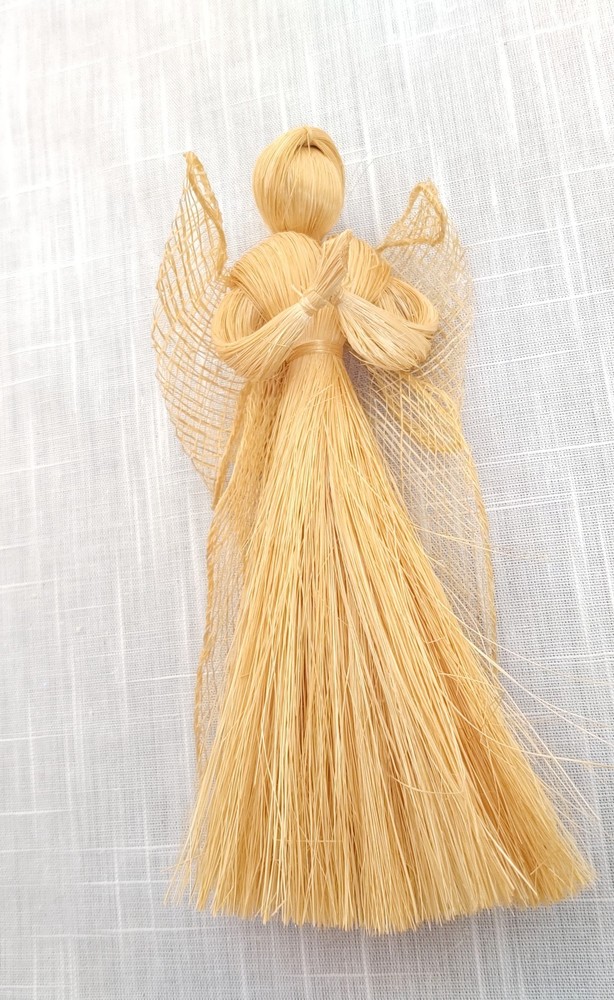 STRAW PRAYING ANGEL ORNAMENT