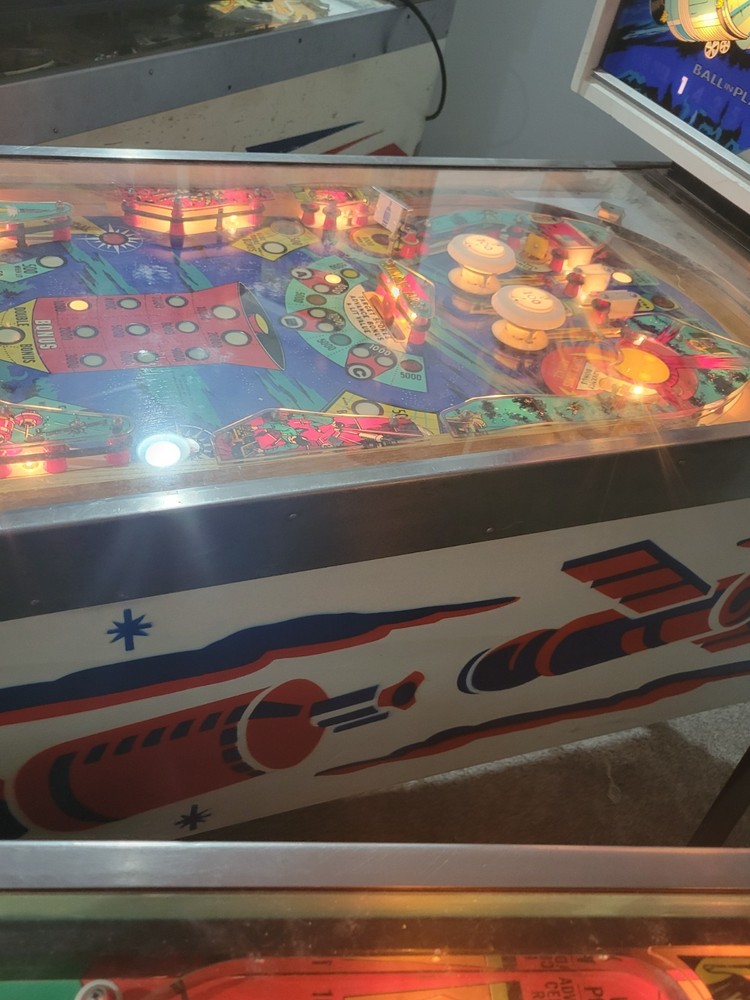 Space Mission Pinball Machine In Excellent Condition