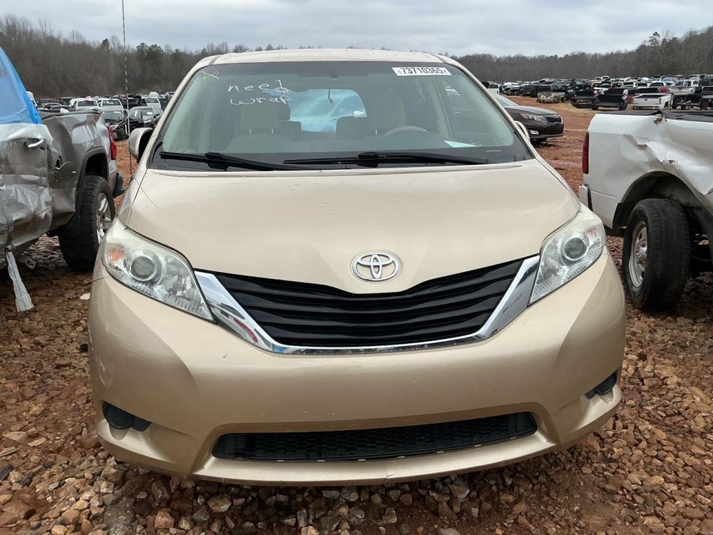 SIENNA 2013 Glove Box 4951419