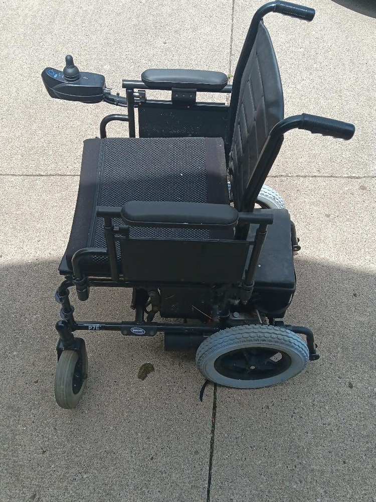 Pair Front wheels - COMPLETE - 18" Invacare P7E