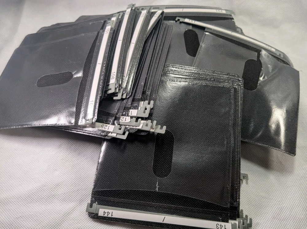 200 Hanging Disc Sleeves Damaged