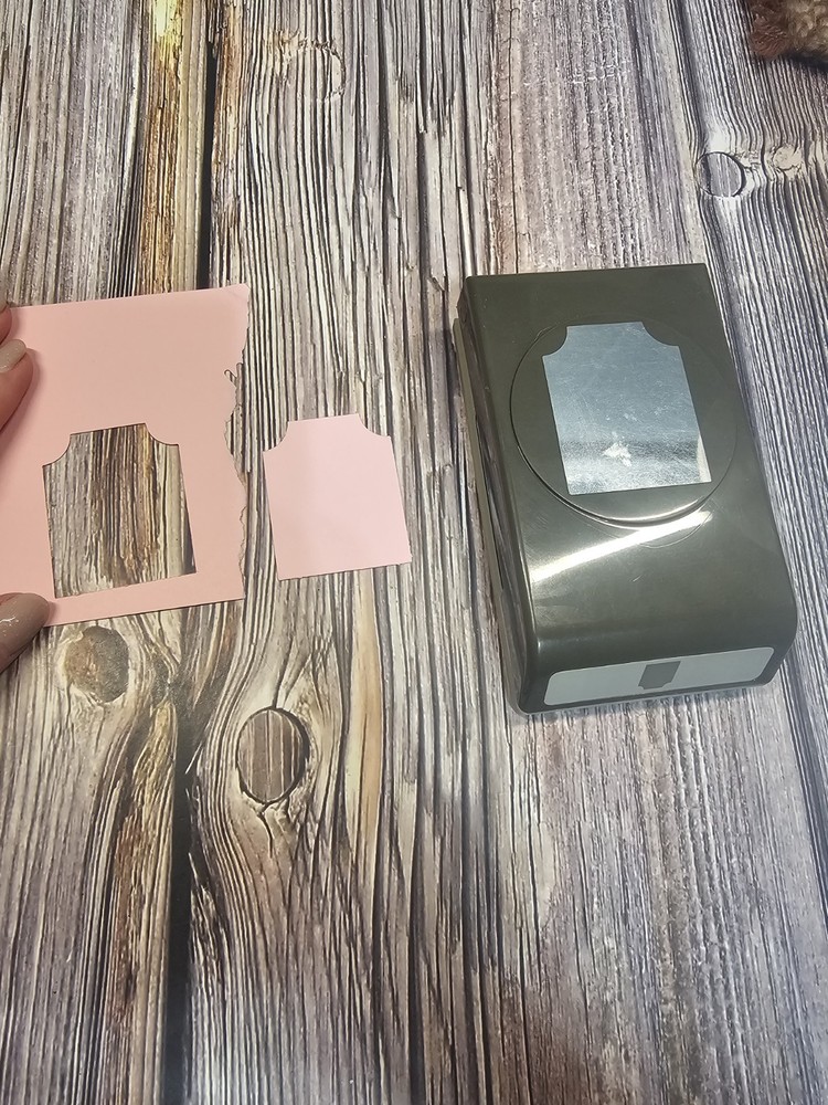 Stampin' UP! ESSENTIAL TAG PUNCH