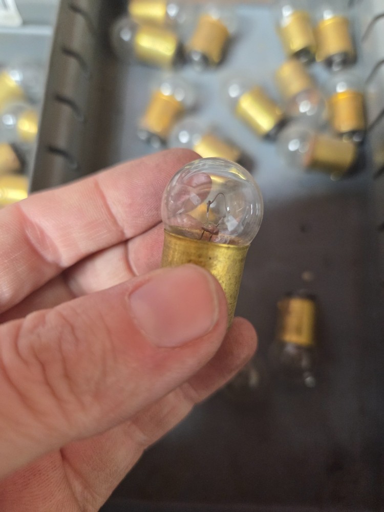 #648 MINI LAMP 16 pieces