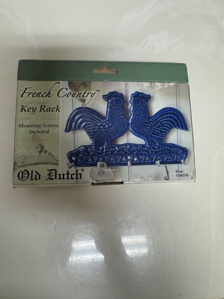 Key Rack with 2 blue roosters