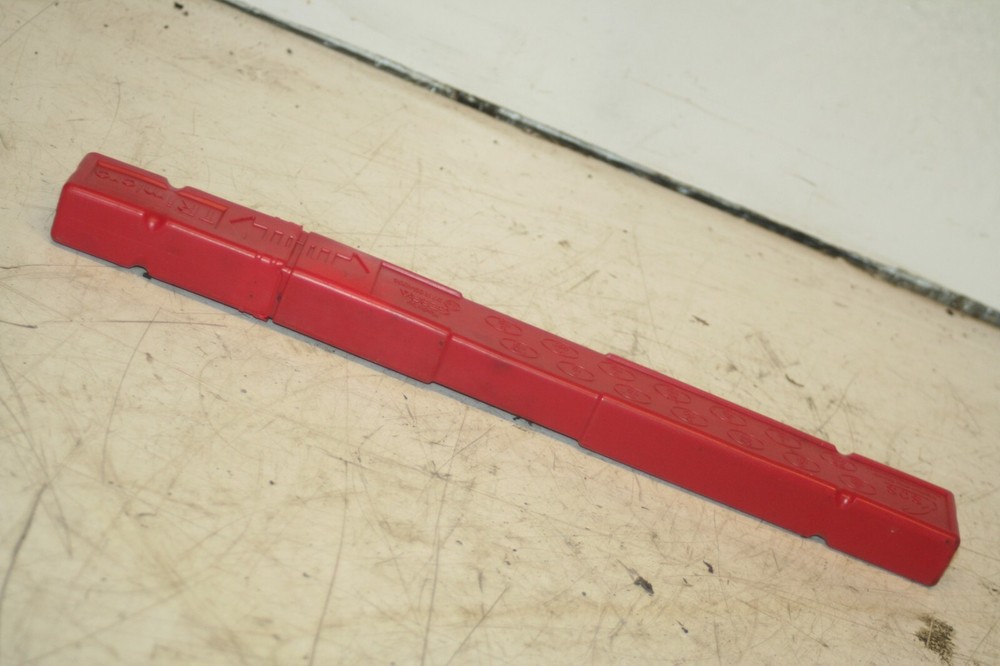 (95) 2010 BMW 1 SERIES E82. EMERGENCY TRIANGLE