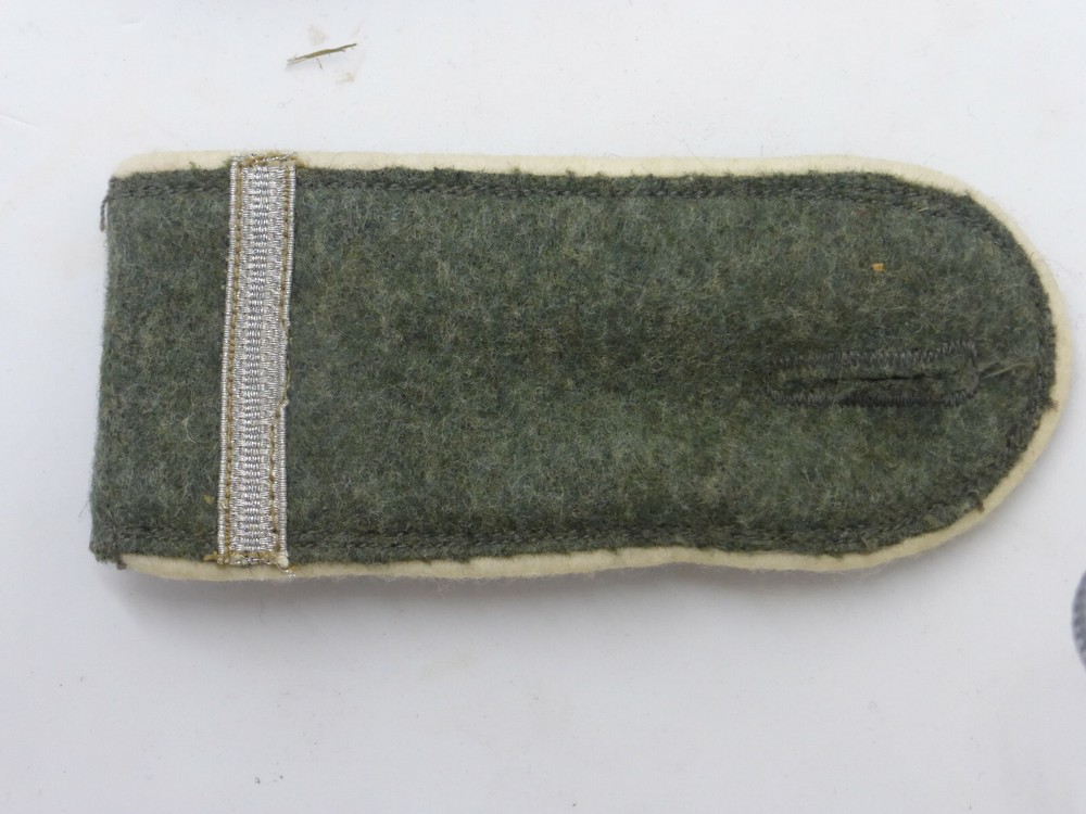 Shoulder boards wool, feldgrau silver bar, unteroffizierwarter. white piping