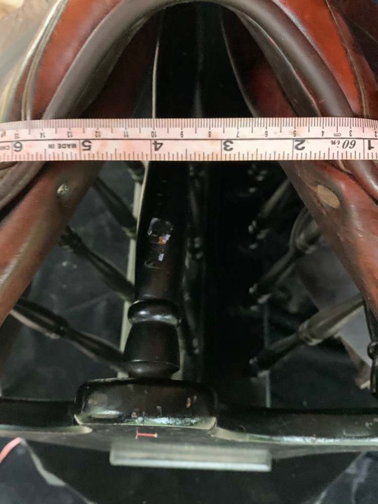 17.5" L. Bierry Biarritz Artemis saddle. Standard flaps.