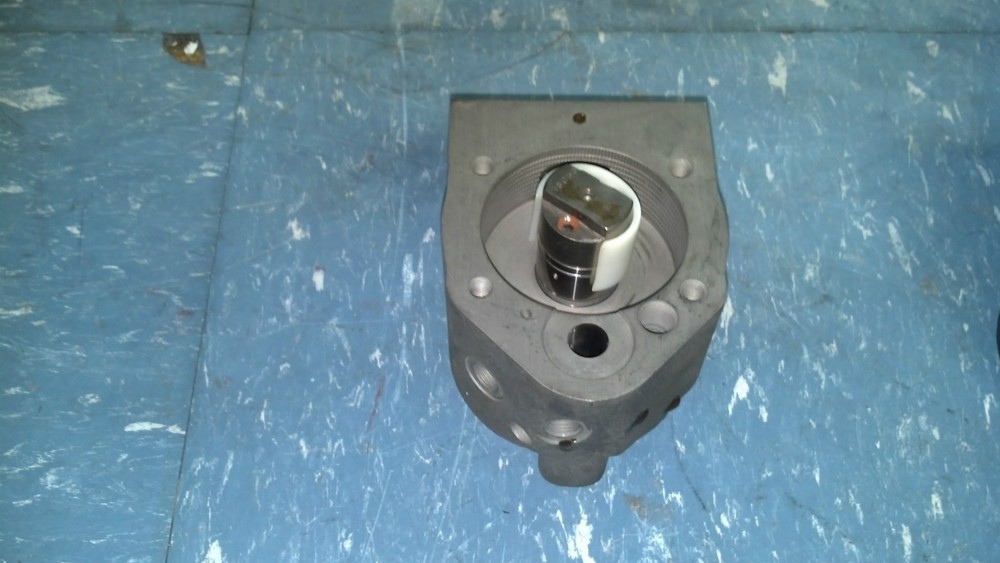 JOHN DEERE ROOSA MASTER CB INJECTION PUMP HEAD/ROTOR ( new)