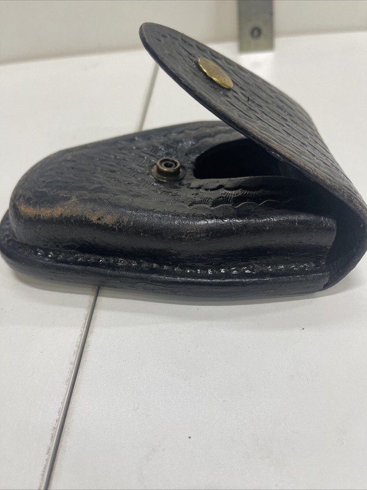 Command Leather Handcuff Case. Model 20032