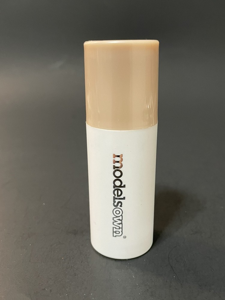 MODELS OWN “SCULPT & GLOW” : HIGHLIGHTER STICK Color : “Moonlight”