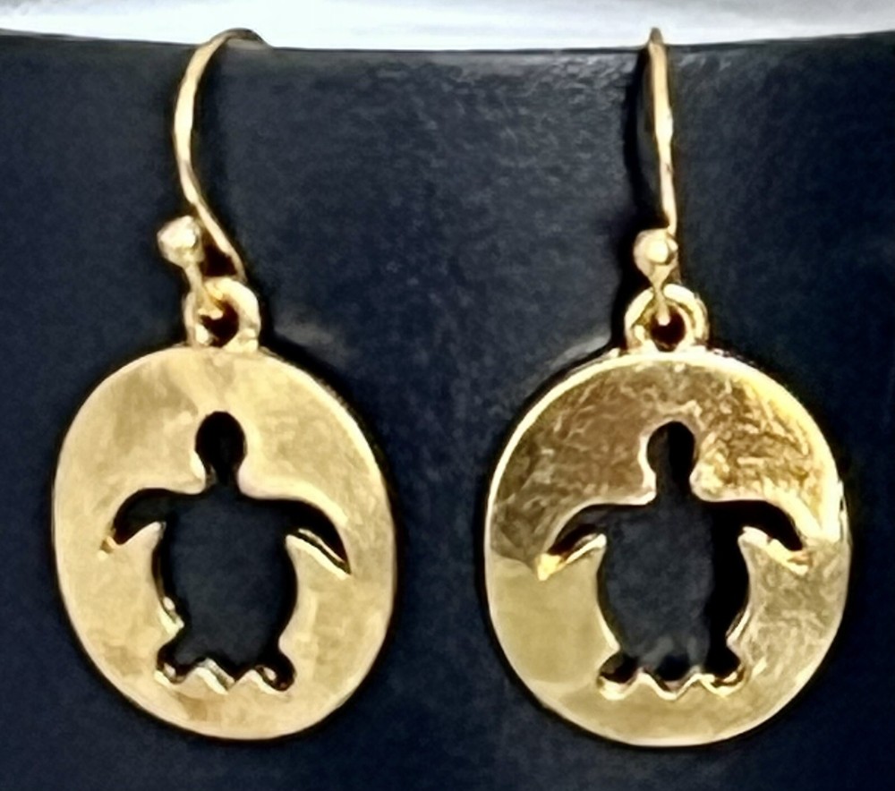 Gold Tone Dangle Earrings. Beach. Ocean. Coast. Turtles