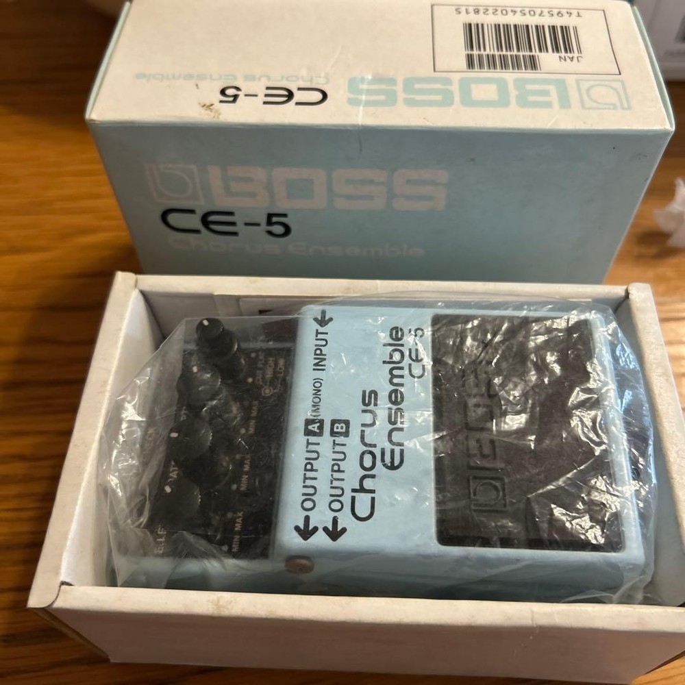 BOSS Chorus Ensemble CE-5 (label pink)