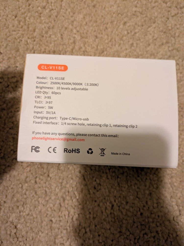 Singwil Selfie Light for iPhone 3 Light Modes Adjustable Brightness Clip Design