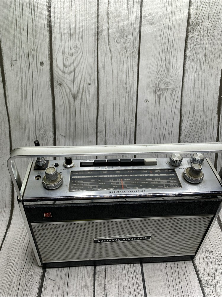 Vintage National Panasonic Multi Band Radio Untested