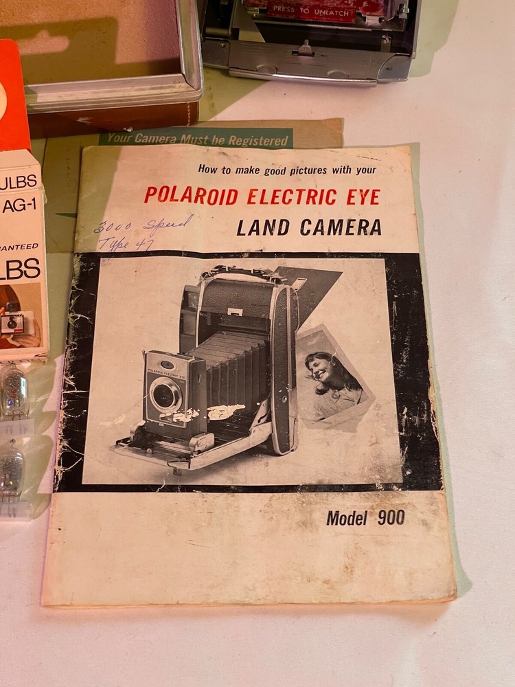 Polaroid Land Camera Model 900, Wink Flash, Manual, leather case, untested as is