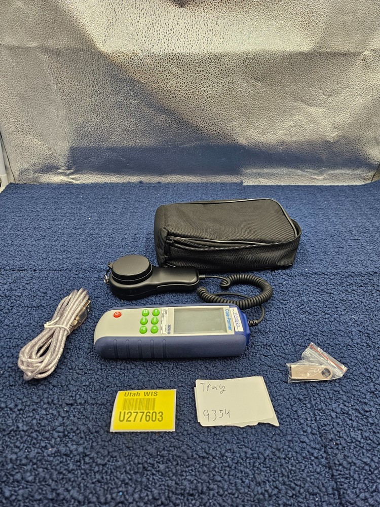 Cole-Parmer 20250-00 Digi-Sense Data Logging Light Meter CP425201