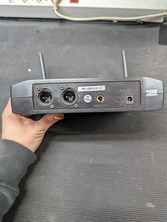 XTUGA GLXD24 Digital Wireless Microphone Receiver - Used Working