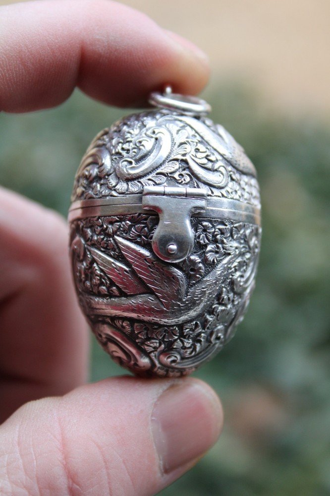 Antique 19th Century Sterling Silver Phoenix Egg Etui Thimble Case & Thimble
