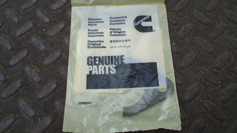 Cummins 3642028 Retaining Clamp NEW