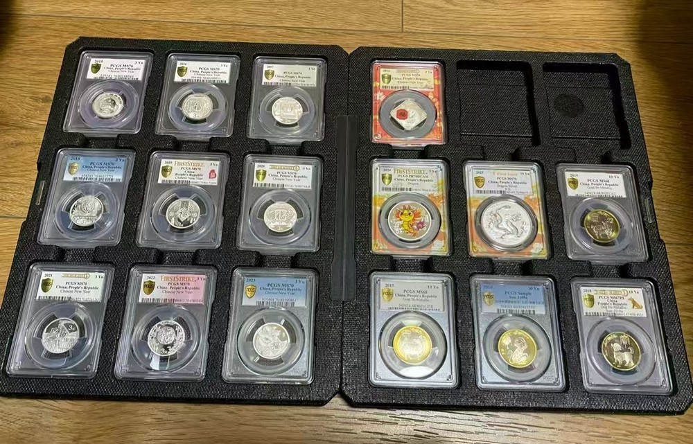 Storage Box / Protective Folder / Display Case For 18 PCGS Slab Holders