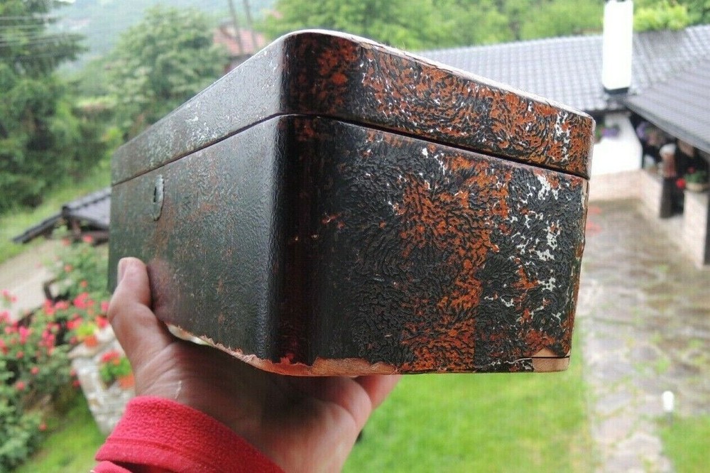 Antique Japanese Silver Maki-e lacquer box - DAISUKE-1 signed