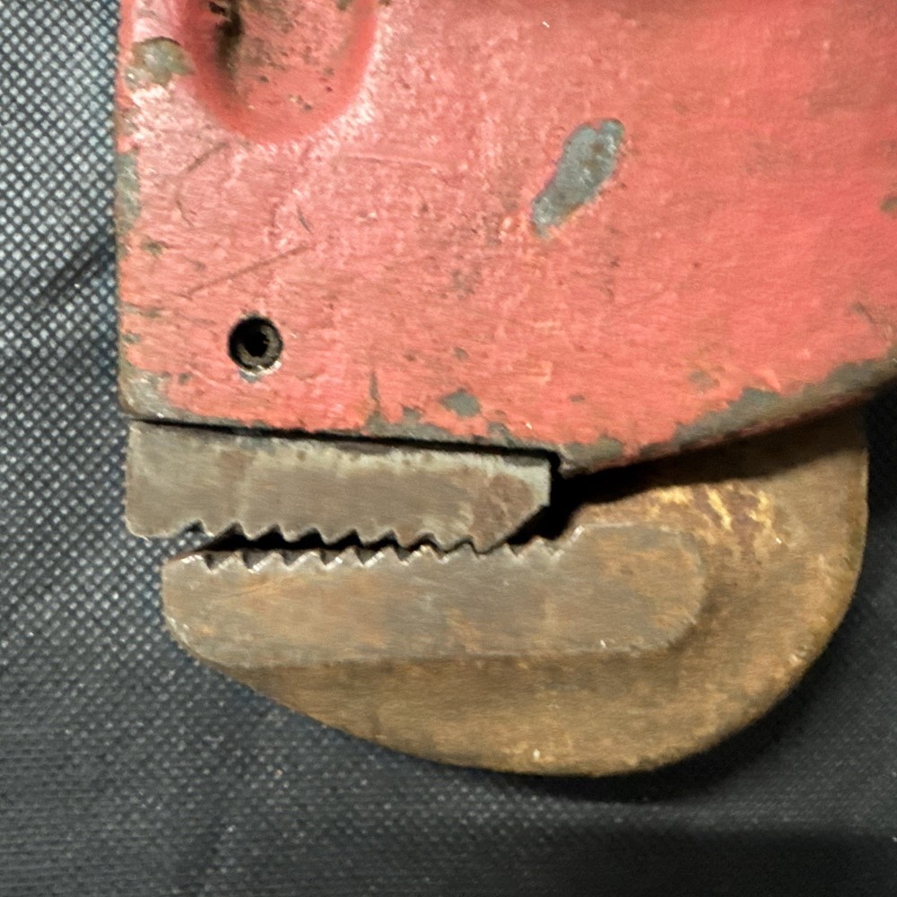 Pittsburgh 18" Pipe Wrench Red